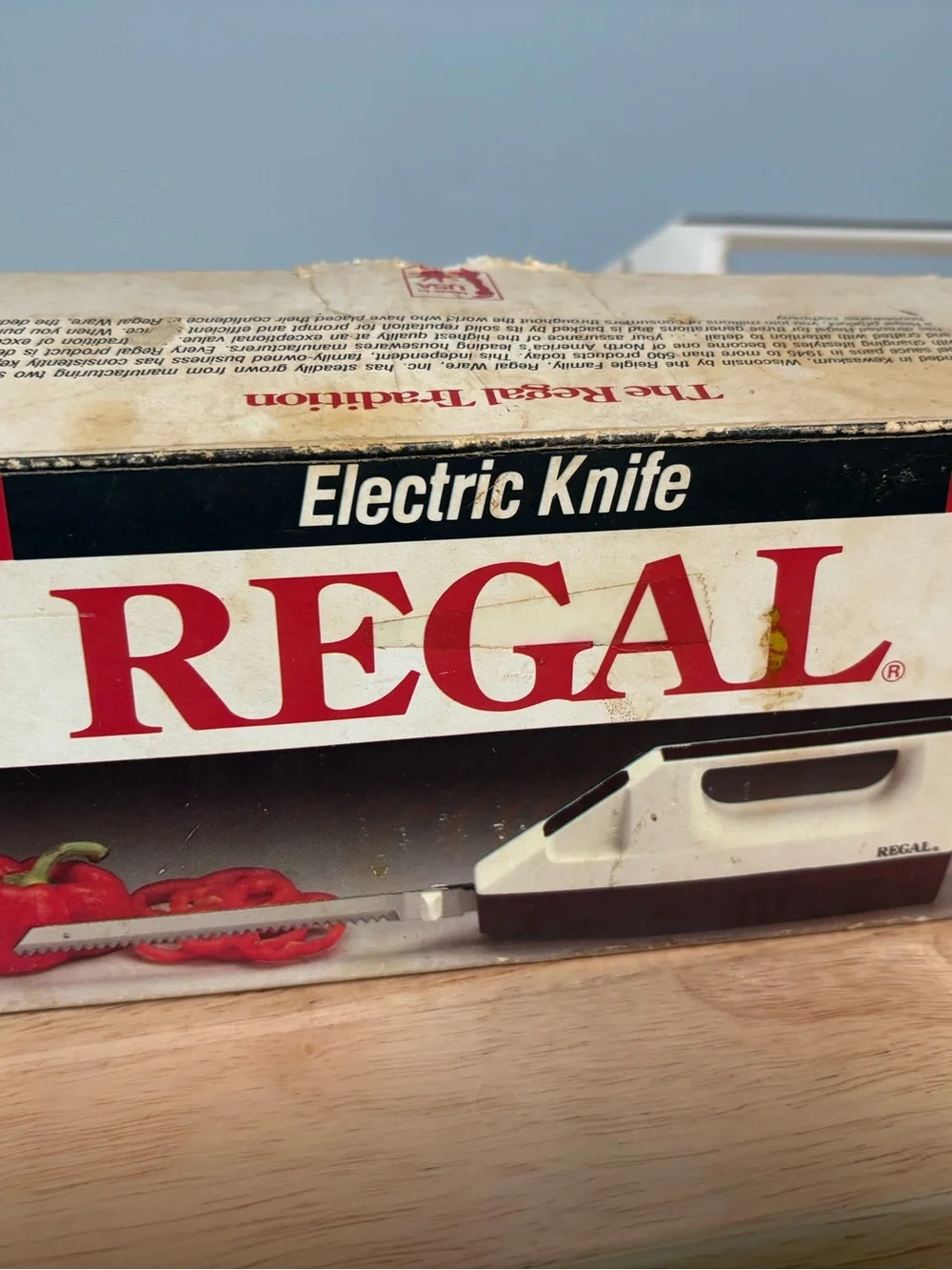 Regal Electric Knife in White and Brown